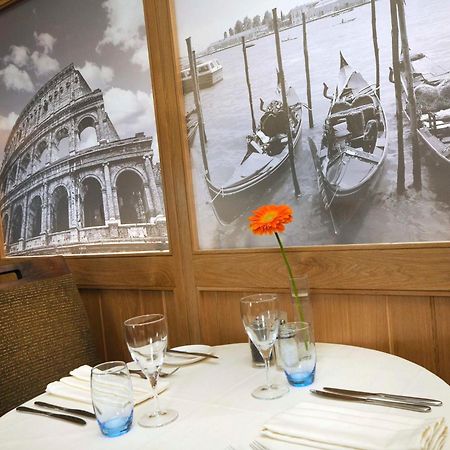 Ennios Boutique Hotel Southampton Exteriör bild Interior of the restaurant