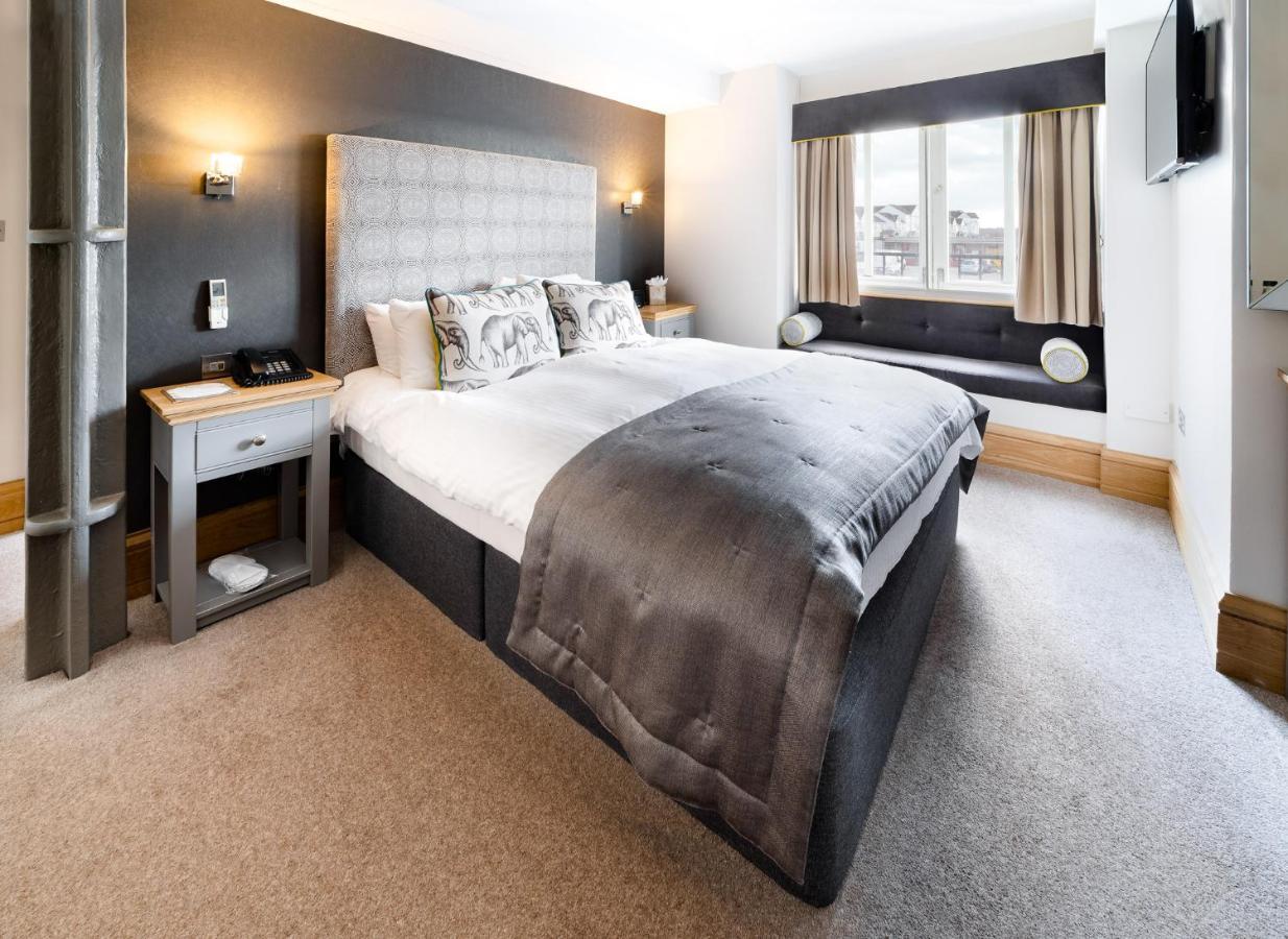 Ennios Boutique Hotel Southampton Exteriör bild A bedroom at the hotel