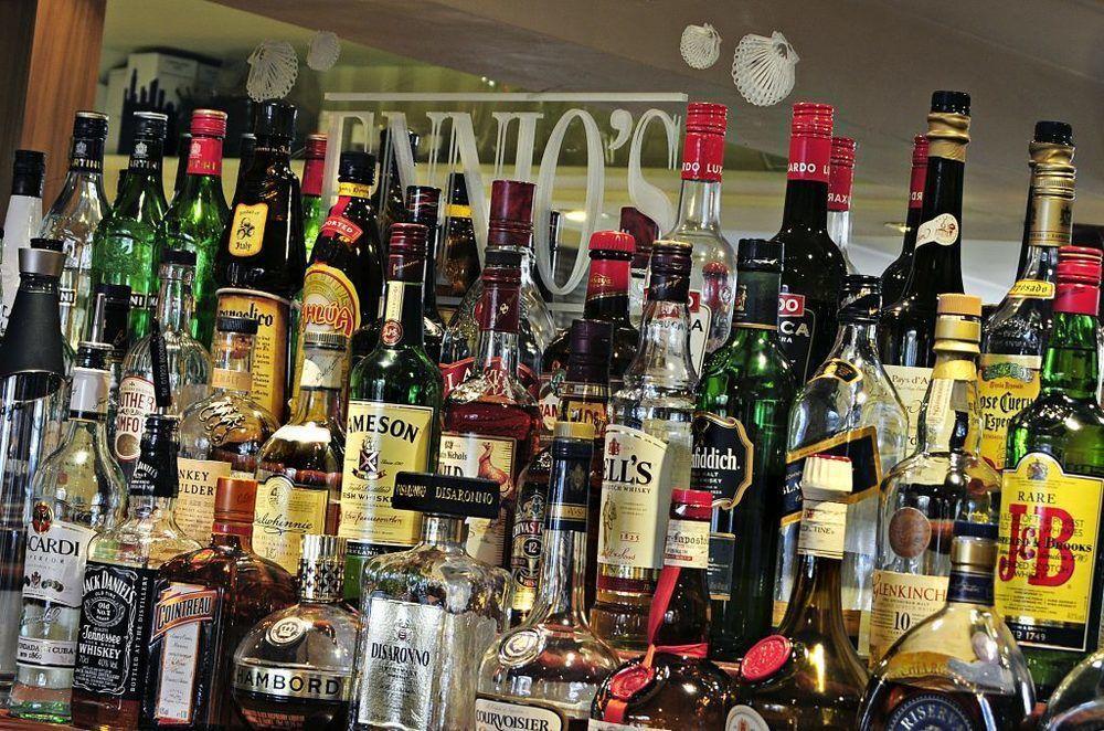 Ennios Boutique Hotel Southampton Exteriör bild A selection of liqueurs