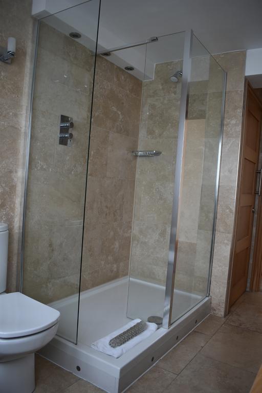 Ennios Boutique Hotel Southampton Exteriör bild A shower enclosure