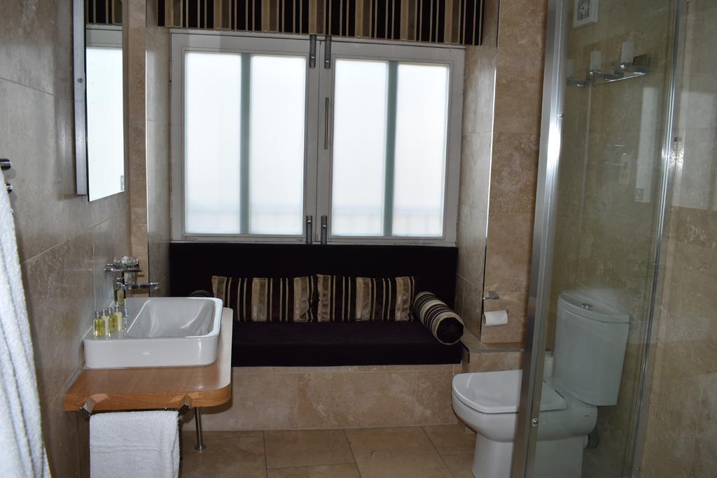 Ennios Boutique Hotel Southampton Exteriör bild Bathroom
