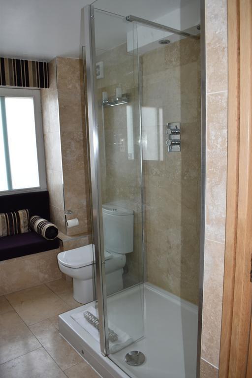 Ennios Boutique Hotel Southampton Exteriör bild A shower enclosure